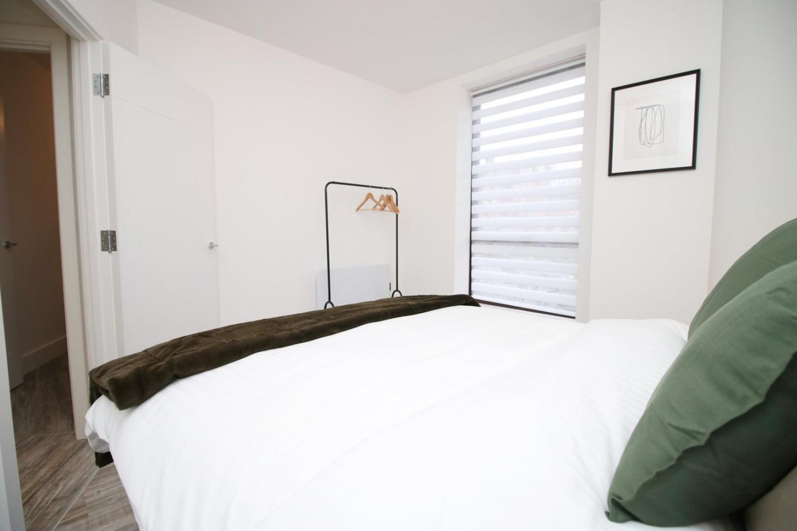2 Bedroom With Free Parking Swindon Exteriér fotografie