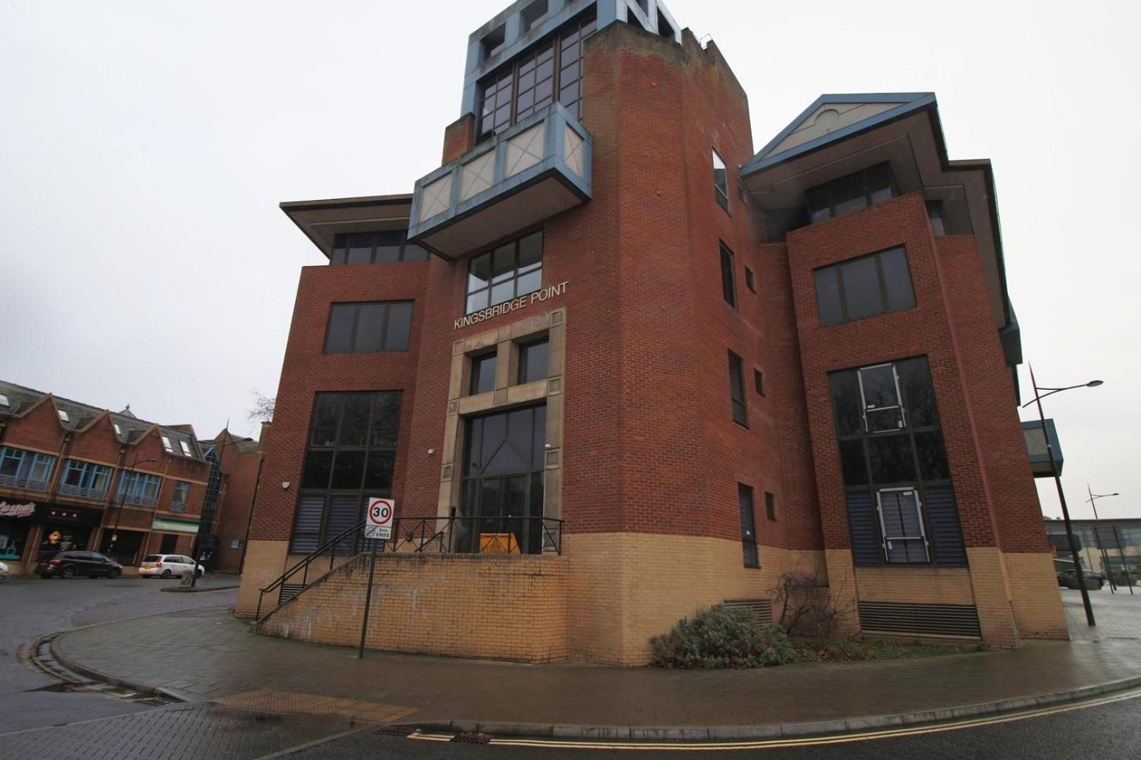 2 Bedroom With Free Parking Swindon Exteriér fotografie