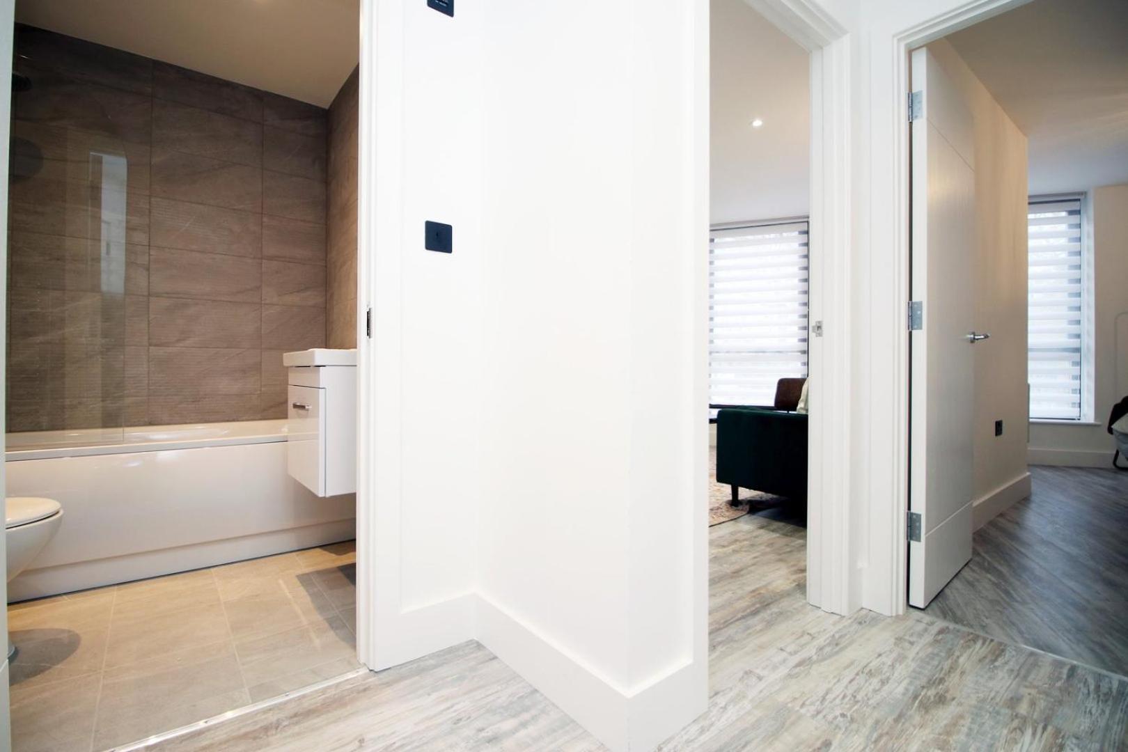 2 Bedroom With Free Parking Swindon Exteriér fotografie