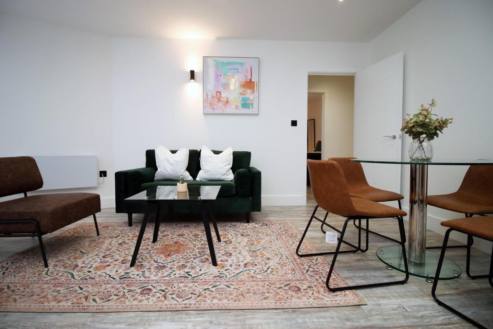 2 Bedroom With Free Parking Swindon Exteriér fotografie