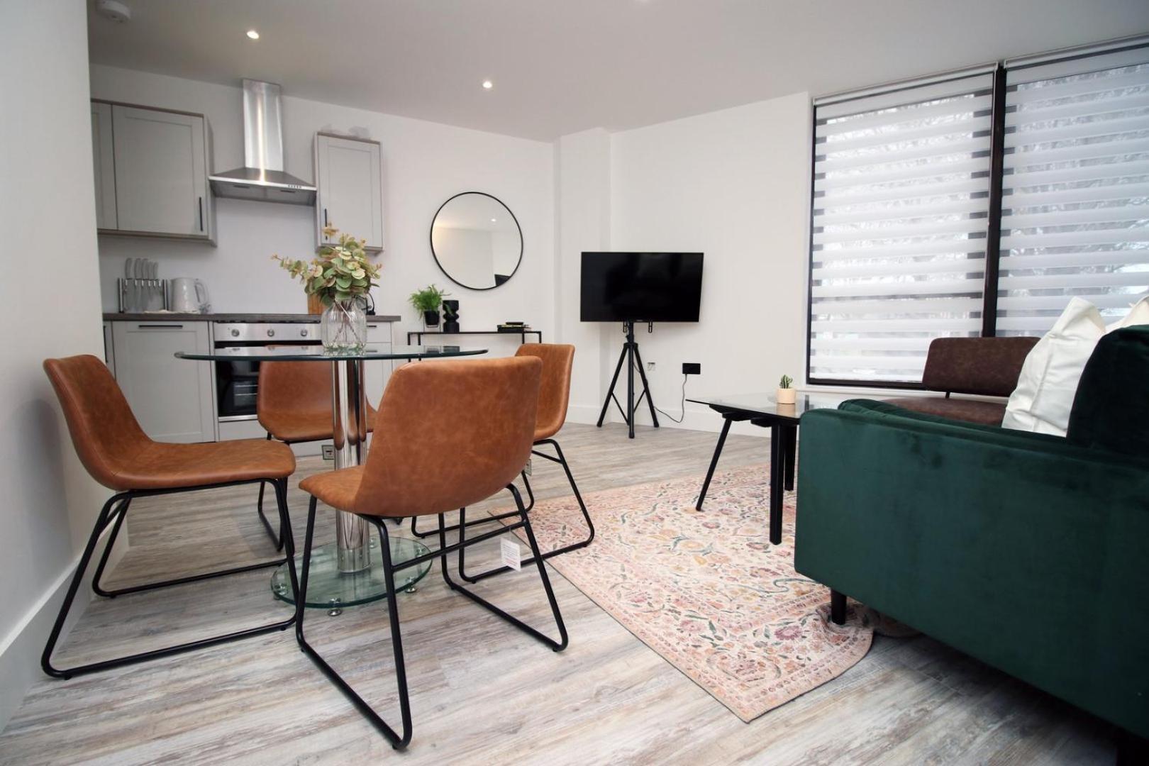 2 Bedroom With Free Parking Swindon Exteriér fotografie